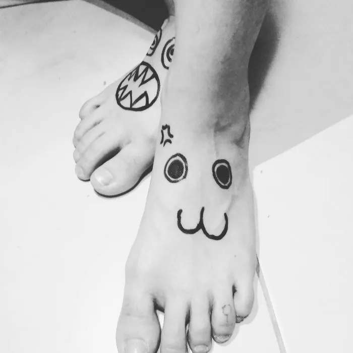 Esta tatuadora brasileña dibuja horriblemente, pero aún así la gente paga para que ella les tatúe