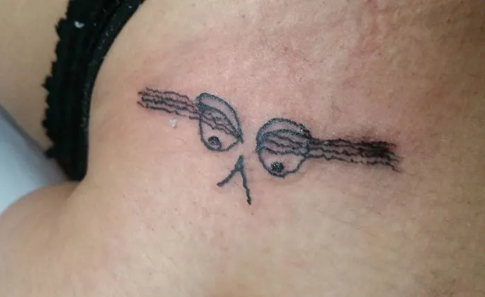 Esta tatuadora brasileña dibuja horriblemente, pero aún así la gente paga para que ella les tatúe