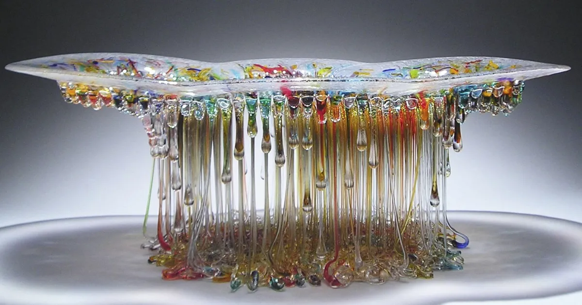 Estas mesas "Medusa" de cristal tienen tentáculos goteantes y parecen haber salido del mar