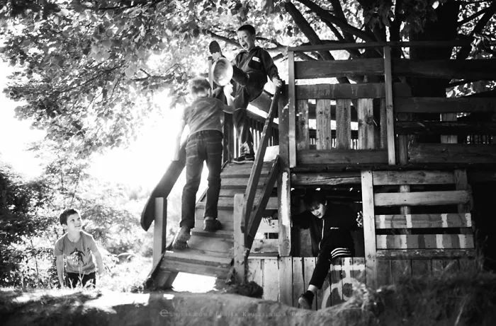 I Photograph Children Enjoying Careless Summers Spent Without Technology