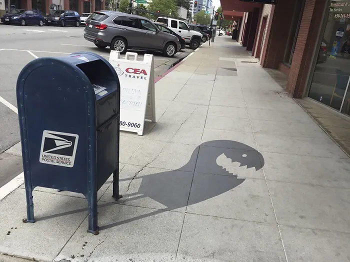 This Street Artist Is Painting Fake Shadows To Confuse People, And The Result Looks Too Real