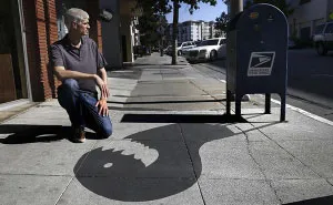 This Street Artist Is Painting Fake Shadows To Confuse People, And The Result Looks Too Real