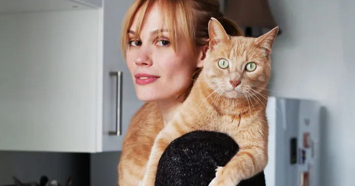 He retratado a más de 180 chicas y sus gatos para demostrar que las "mujeres de los gatos" son geniales