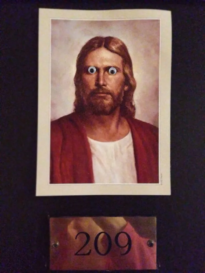 La puerta de mi vecino mormón. Voy a ir al infierno por esto