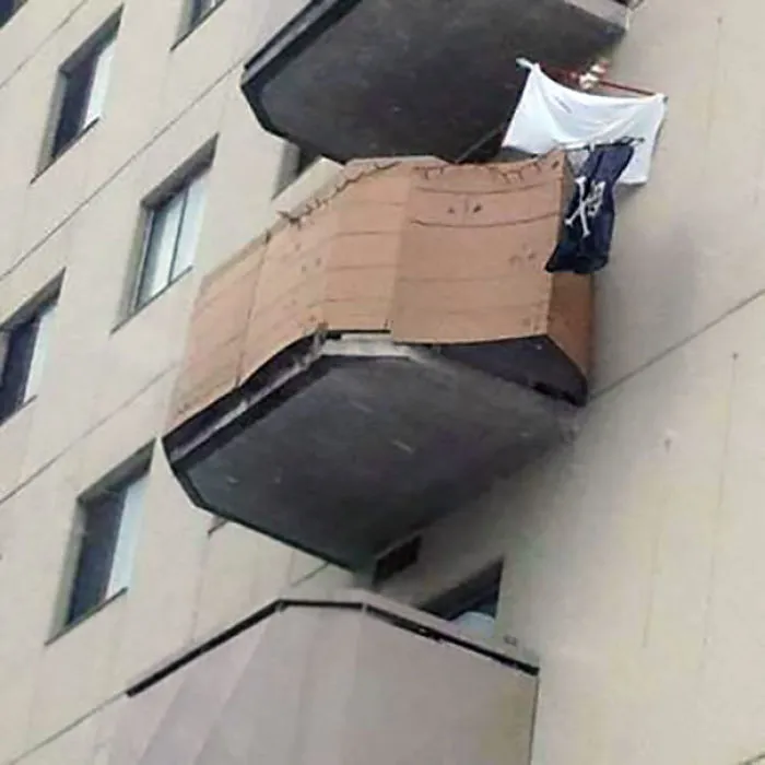 Estos vecinos han convertido su balcón en un barco pirata