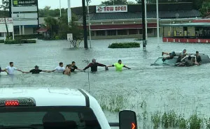 The Story Behind This Viral Pic Of Human Chain In Houston Will Restore Your Faith In Humanity