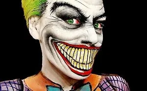 I Spend Up To 12 Hours To Create These Twisted Illusions On My Face