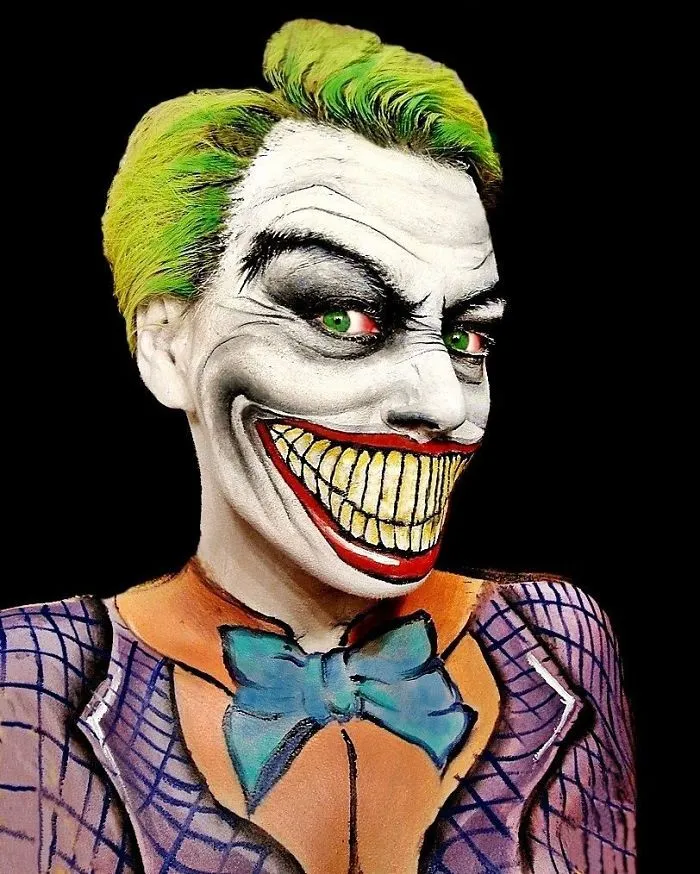 I Spend Up To 12 Hours To Create These Twisted Illusions On My Face