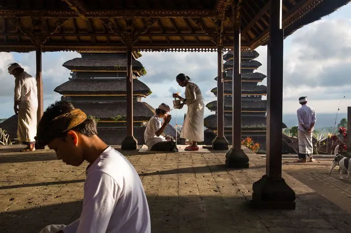 Mención de honor, Gente: Bendiciones en Besakih, Bali