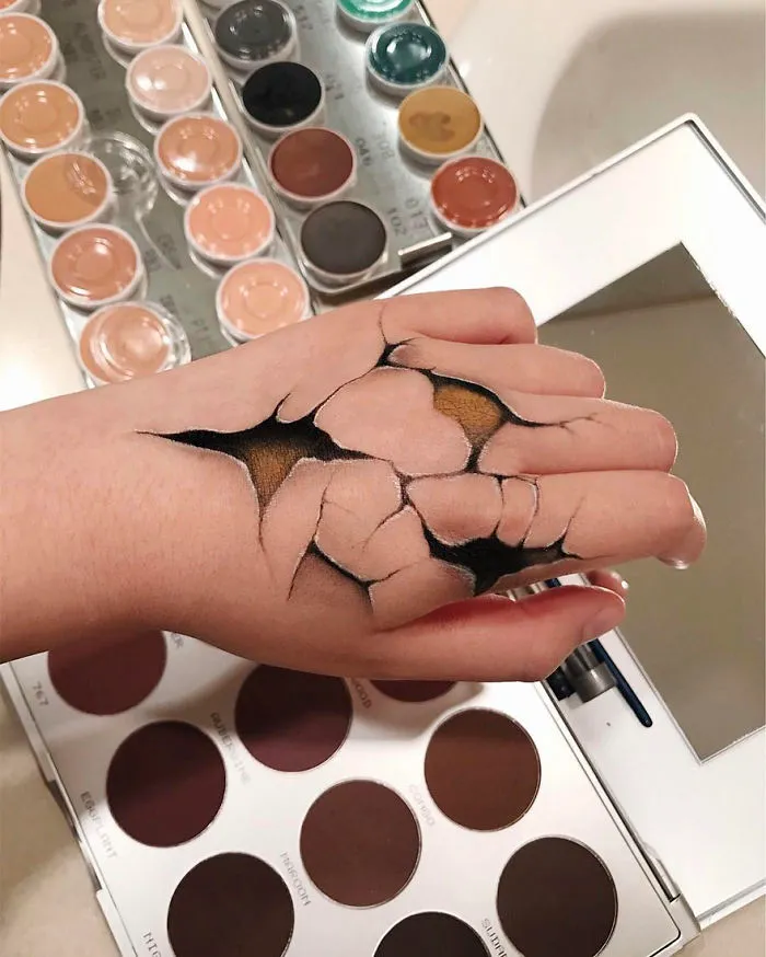 Woman Gives Up Teaching To Create Optical Illusions With Makeup, And It's Messing With Our Minds