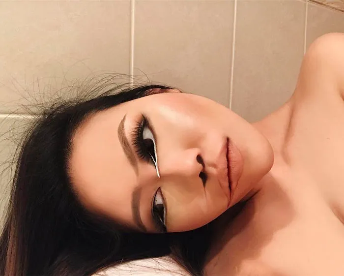 Woman Gives Up Teaching To Create Optical Illusions With Makeup, And It's Messing With Our Minds