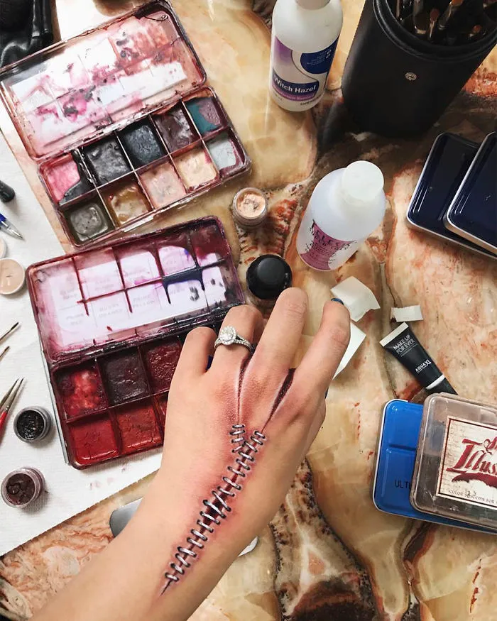 Woman Gives Up Teaching To Create Optical Illusions With Makeup, And It's Messing With Our Minds
