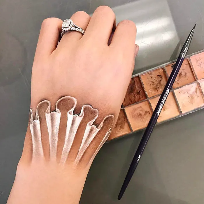 Woman Gives Up Teaching To Create Optical Illusions With Makeup, And It's Messing With Our Minds