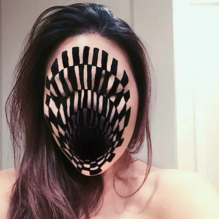 Woman Gives Up Teaching To Create Optical Illusions With Makeup, And It's Messing With Our Minds