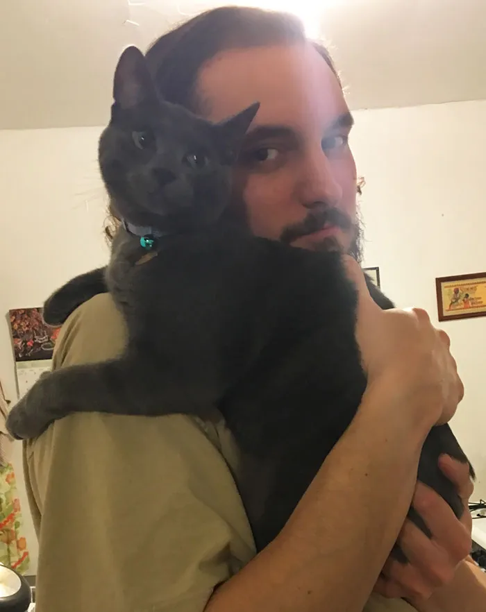 Yo Quería Un Gato. Mi Novio "No Soy Una Persona De Gatos" No Quería. Nos Hicimos Con Una Porque Me Haría Feliz. Adivinad De Quién Es La Gata.
