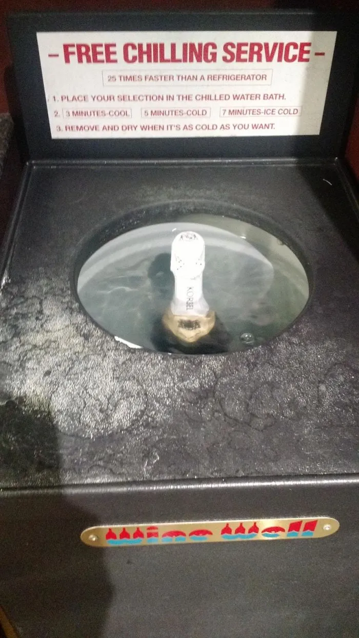 Servicio gratis de enfriamiento para vinos y champán