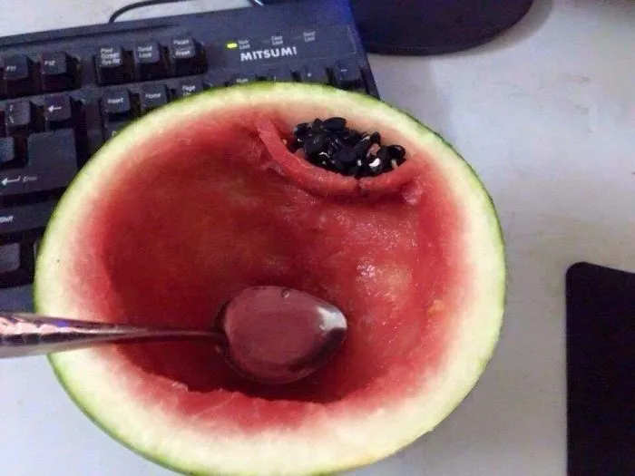 La forma más limpia de comer sandía
