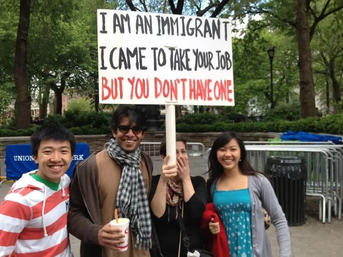 Soy un emigrante. Vine a quitarte el trabajo, pero resulta que no tienes