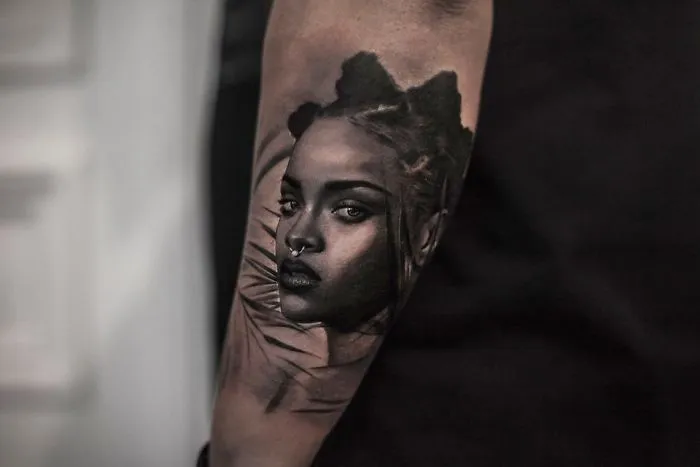 Belgian Tattooist Makes Realistic Tattoos That Give The Impression That They Are Printed On The Skin