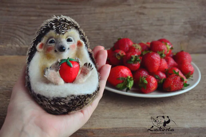 Russian Artist Makes Cute Woolen Animal Toys Completely By Hand