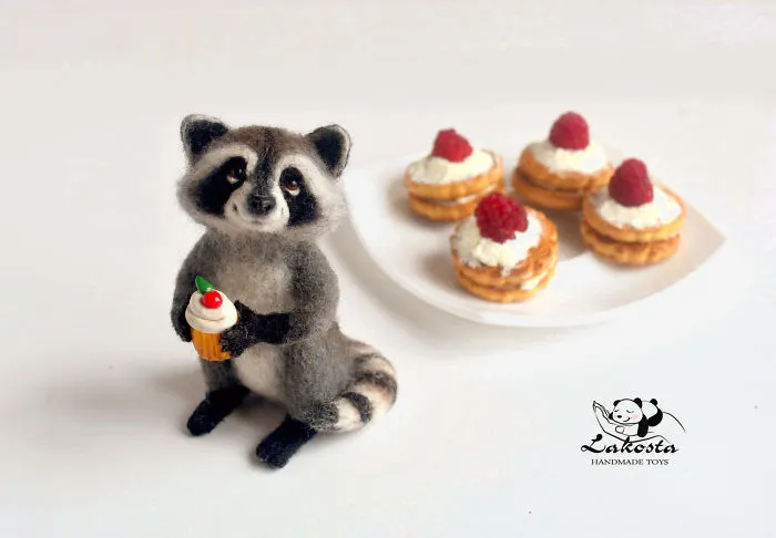 Russian Artist Makes Cute Woolen Animal Toys Completely By Hand