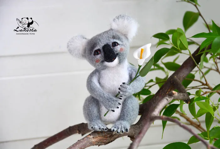 Russian Artist Makes Cute Woolen Animal Toys Completely By Hand