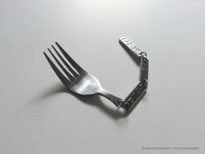 Tenedor incómodo