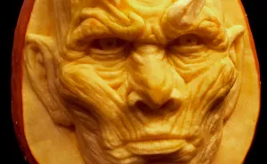 Artist Carves GOT Night King In Pumpkin