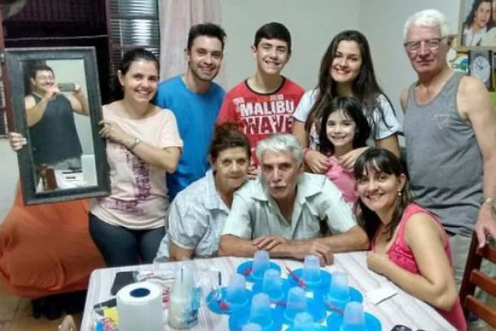 How To Include Everyone (Even The Person Taking The Photo) In A Picture