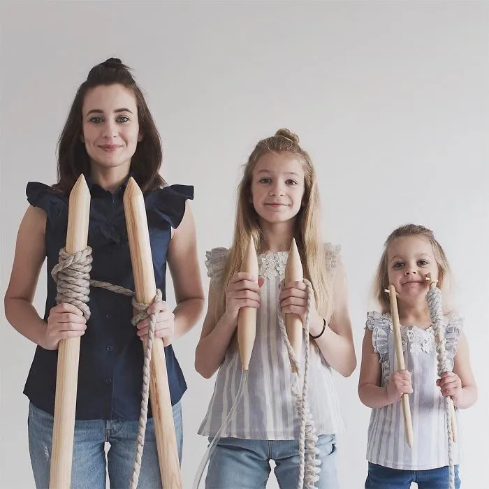 Esta madre hace adorables fotos de sus hijas con ella llevando ropa a juego (Parte 2)