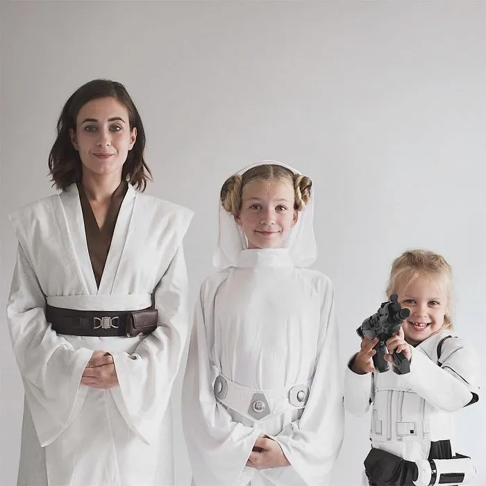 Esta madre hace adorables fotos de sus hijas con ella llevando ropa a juego (Parte 2)
