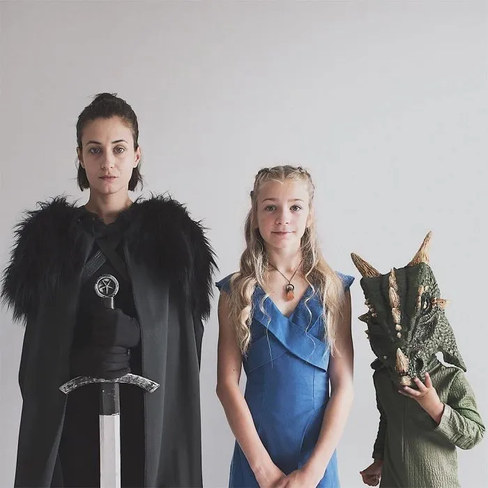 Esta madre hace adorables fotos de sus hijas con ella llevando ropa a juego (Parte 2)
