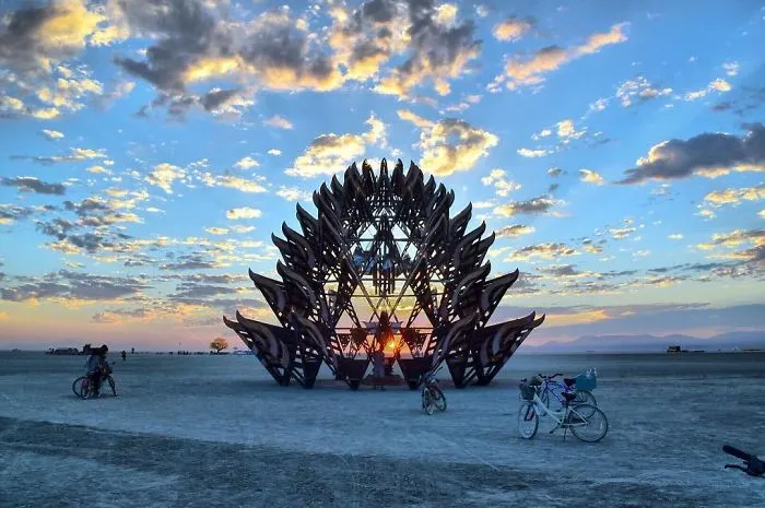 208 Epic Photos From Burning Man 2017 That Prove It's The Craziest Festival In The World