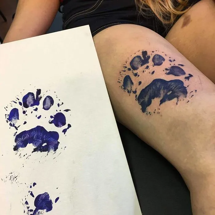 Las huellas de perro quedan genial como tatuajes, aquí tienes la prueba