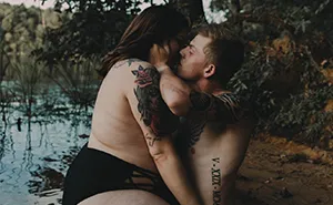 A esta mujer le ponía nerviosa hacerse una sesión de fotos con su prometido, pero el resultado triunfó en internet