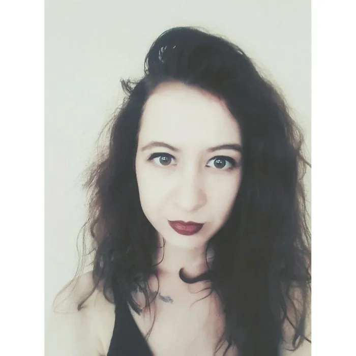 Woman with dark hair and red lipstick, symbolizing that depression symptoms have no face.