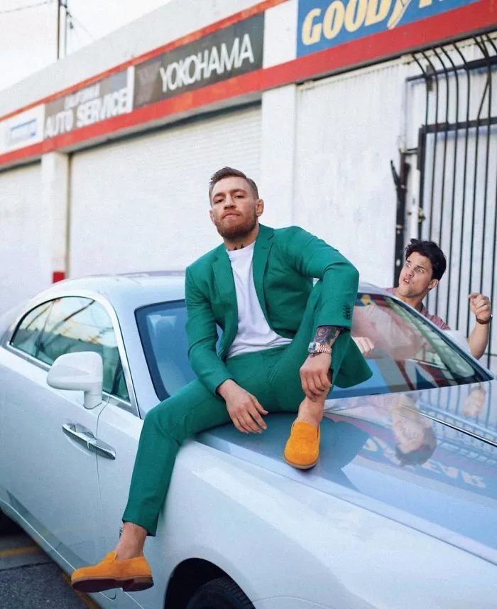Este hombre sigue photoshopeandose en las vidas de los famosos y no podemos parar de reír