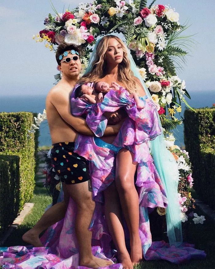 Guy Keeps Photoshopping Himself Into Celebrities' Lives, And We Can't Stop Laughing