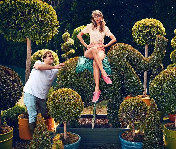 Guy Keeps Photoshopping Himself Into Celebrities' Lives, And We Can't Stop Laughing
