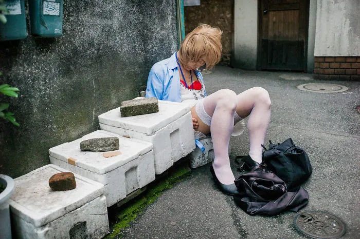 10+ Impresionantes fotos de japoneses borrachos, por Lee Chapman: el lado más desagradable de la bebida