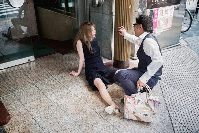 10+ Impresionantes fotos de japoneses borrachos, por Lee Chapman: el lado más desagradable de la bebida