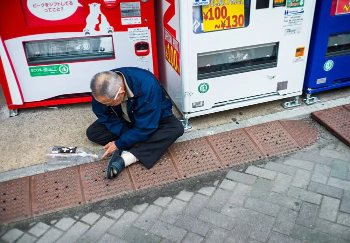 10+ Impresionantes fotos de japoneses borrachos, por Lee Chapman: el lado más desagradable de la bebida
