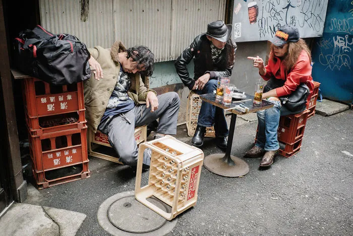 10+ Impresionantes fotos de japoneses borrachos, por Lee Chapman: el lado más desagradable de la bebida