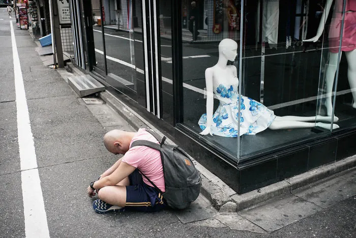 10+ Impresionantes fotos de japoneses borrachos, por Lee Chapman: el lado más desagradable de la bebida