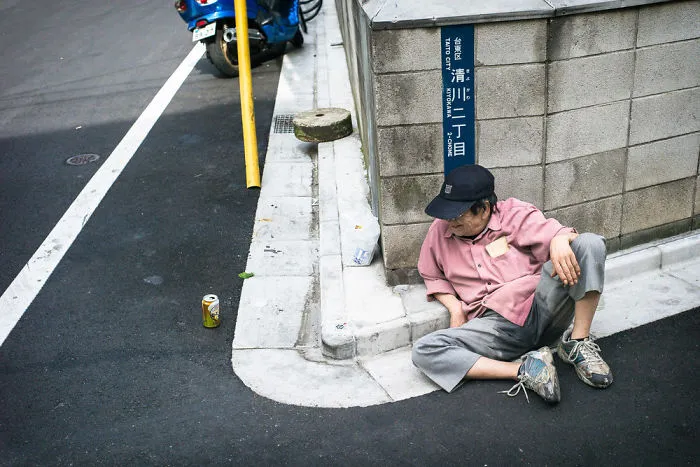 10+ Impresionantes fotos de japoneses borrachos, por Lee Chapman: el lado más desagradable de la bebida