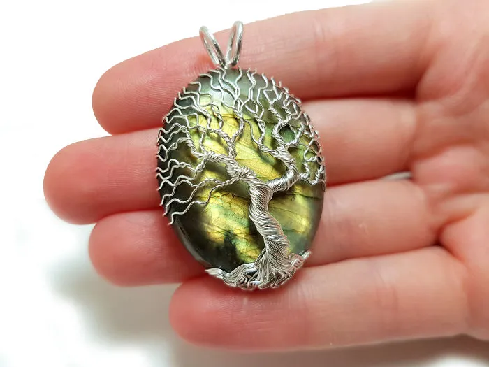 Labradorite Is Amazing, My Favorite Gemstone