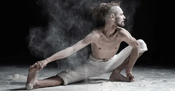 I Photographed The Dynamics Of Yoga Using Flour