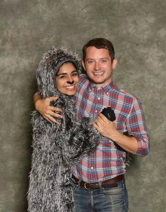 Nadie se hace fotos con los fans como Elijah Wood (10+ imágenes)