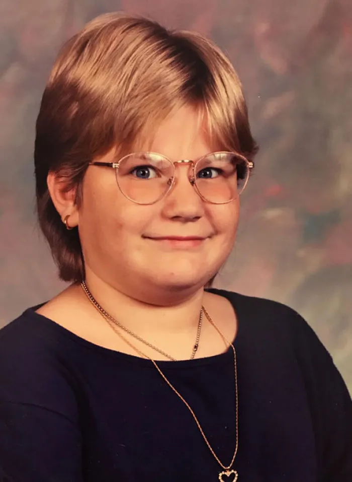 Mi esposa parecía una recepcionista cuarentona de niña