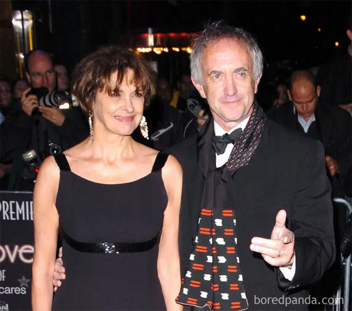 Jonathan Pryce (Alto Sparrow) Y Su Esposa Kate Fahy